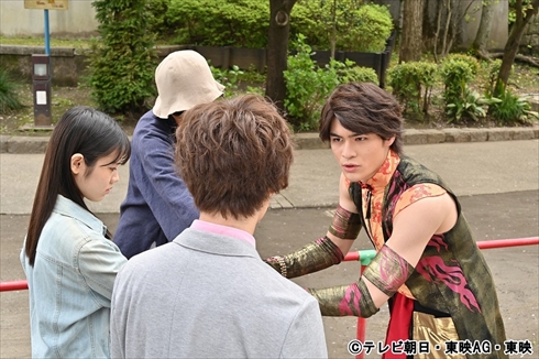 暴太郎戦隊ドンブラザーズに登場する桃谷ジロウ