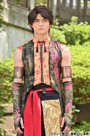 暴太郎戦隊ドンブラザーズに登場する桃谷ジロウ