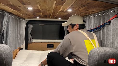 夜はハイエースで車中泊