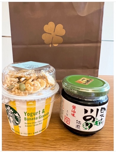 堀ちえみに渡されたヨーグルトと川のり佃煮