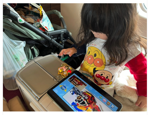 華原朋美と2歳息子が新幹線グランクラス乗車