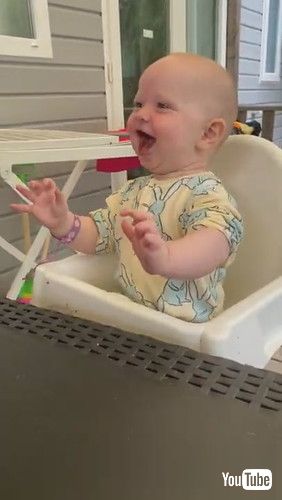 「Baby Loves Strawberries || ViralHog」