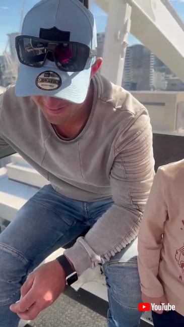 観覧車に乗るパパ