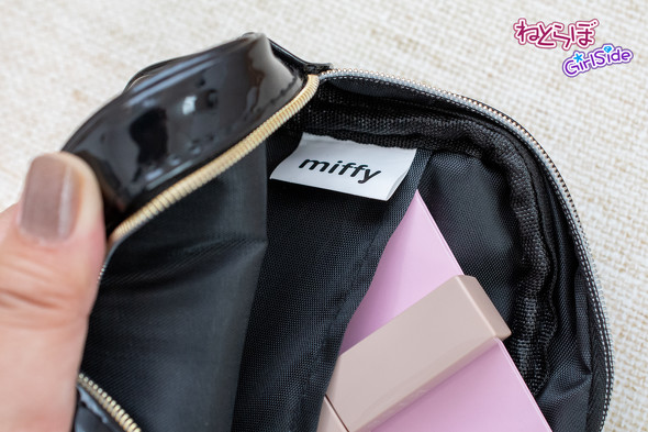 ふろくのポーチの内側