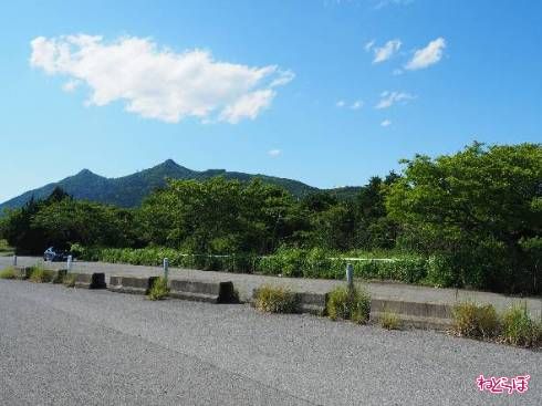 他に止まっているクルマは数えるほど