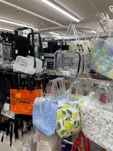 ポーチコーナーに混じって陳列されている画像