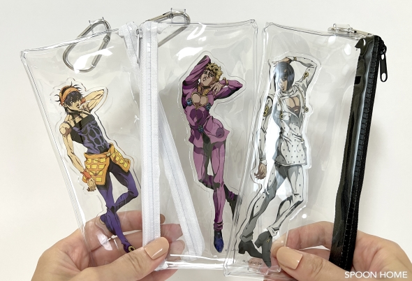 ジョジョの奇妙な冒険のBIGアクスタをカラナビ付きポーチに収納した画像