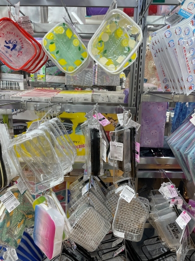 ポーチコーナーに混じって陳列されている画像