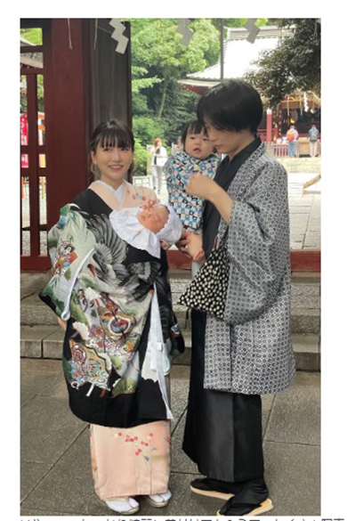 次男のお宮参りに出かけた元あいのり桃とその夫