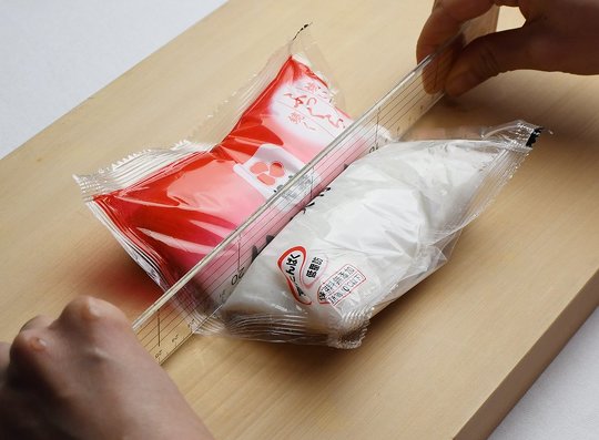 紀文食品、Twitterで“はんぺんを簡単にキレイに切れるライフハック”を紹介