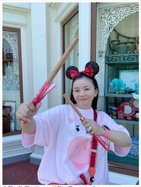 東京ディズニーランドを満喫する華原朋美