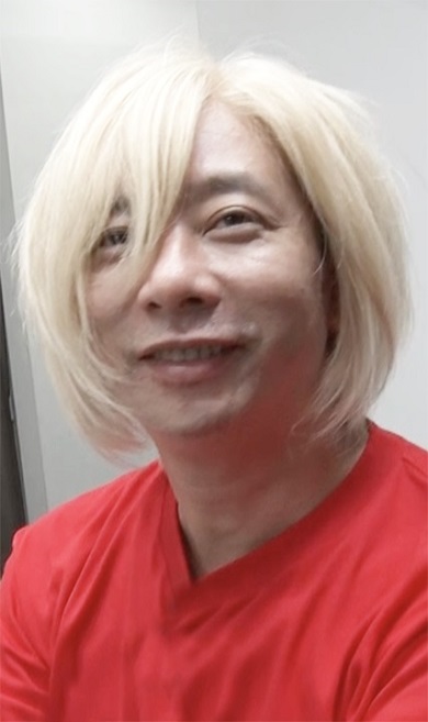 金髪のかつらを着用したいしだ壱成