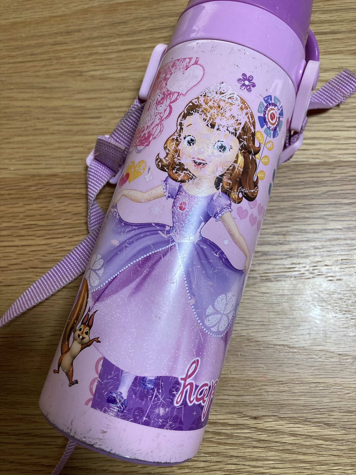 “水筒の絵柄を長持ちさせる技”が便利　あるグッズでキャラクターがボロボロになる悲劇を防げると話題