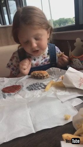 「Kid Claims to Not Like Burger King; Mom's Fib Reveals Otherwise || ViralHog」