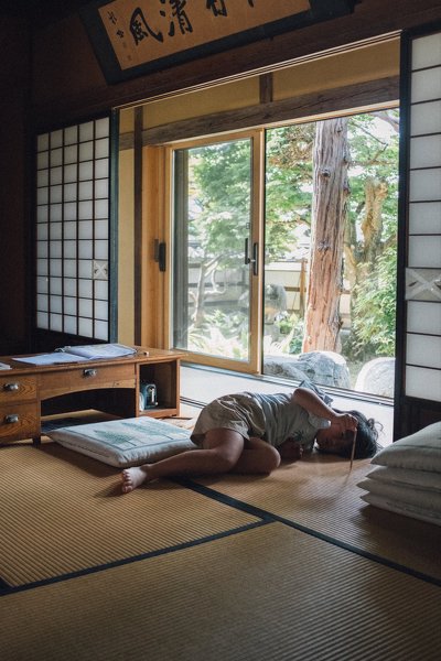 「全身で表現する、宿題がめんどくさい」