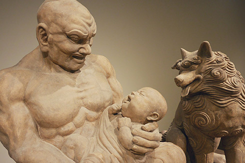 楽しそうにセグウェイを乗りこなす仁王像が話題に　狛犬と一緒に赤ん坊をあやす”オフ日”の姿も