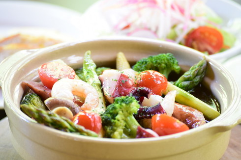 土鍋の具だくさんアヒージョ