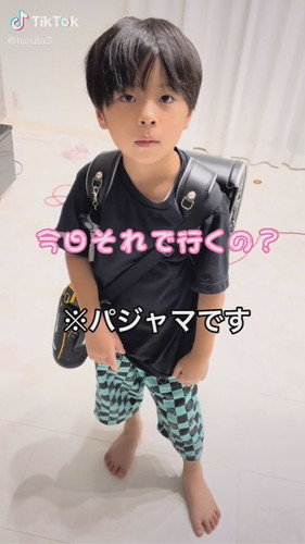 パジャマで学校