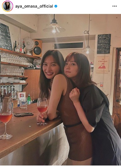 デートする大政絢と佐々木希