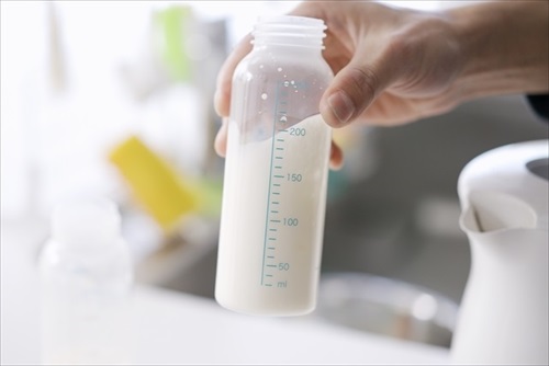 粉ミルクをぬるま湯で作ると危ない理由