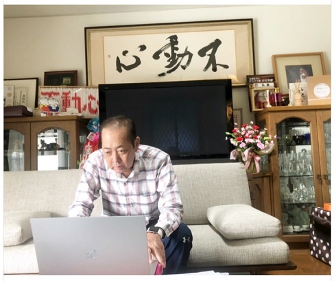 リモートで講師をする北別府学