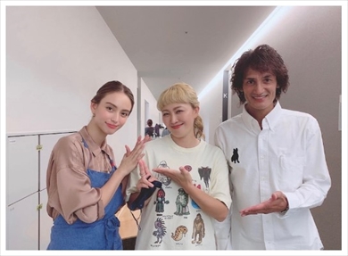 滝沢カレンと丸山桂里奈＆本並健治夫婦の3ショット
