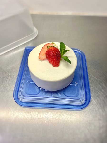 ケーキを保存したい時はジップロック（コンテナ型）を逆さまにすると便利