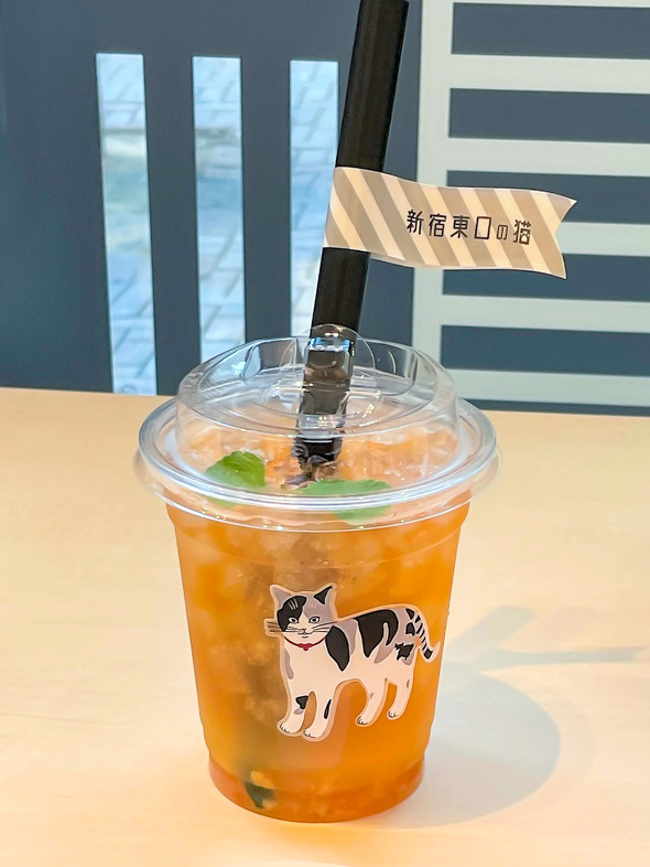 コラボカフェのオレンジティードリンク