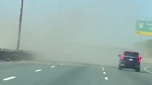 海外 カナダ 事故 英雄 救助 車両火災