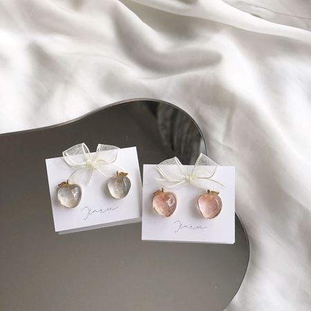 りんごモチーフのアクセサリー