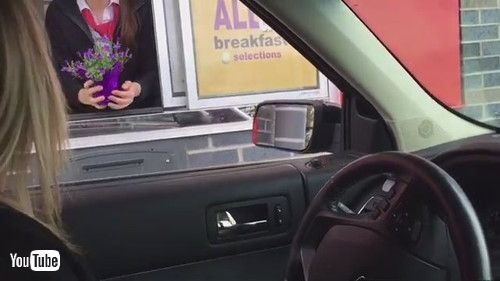「Family Gifts Drive Thru Employees With Flower Pots - 1339601」