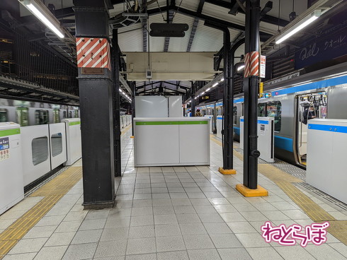 有楽町駅のホームドア設備の一部