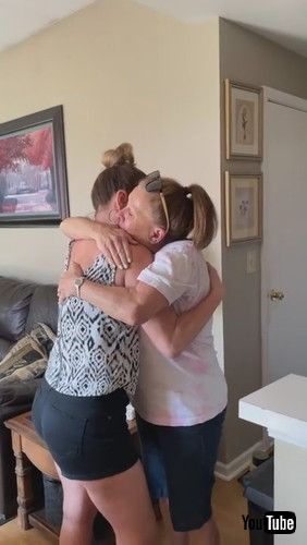 「Pregnancy Reveal to Parents || ViralHog」