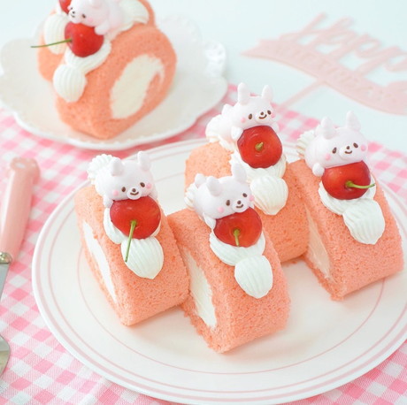 「さくらんぼのロールケーキ」