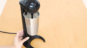 サンコーから“あの頃の味がスグつくれる”シェイクメーカー　卵黄と牛乳と砂糖だけで作れる「ミルクセーキメーカー」を発売