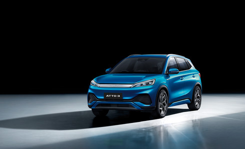 日本市場参入第1弾の電動小型SUV「ATTO 3」
