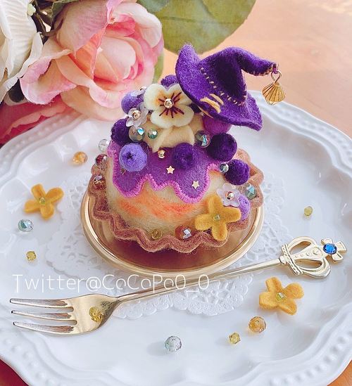 フェルトで作ったウエディングケーキが本物みたい