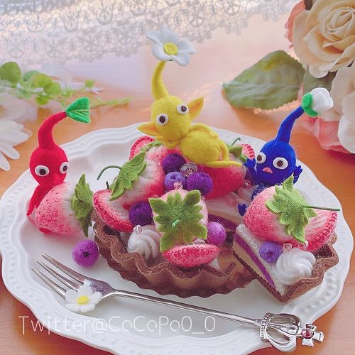 フェルトで作ったウエディングケーキが本物みたい