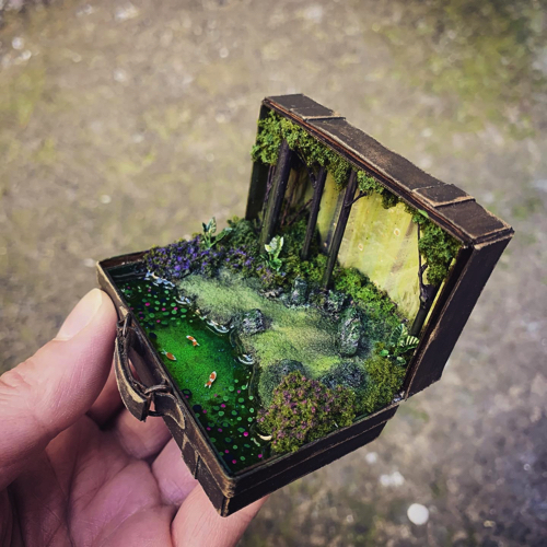 スーツケースの中のジオラマ