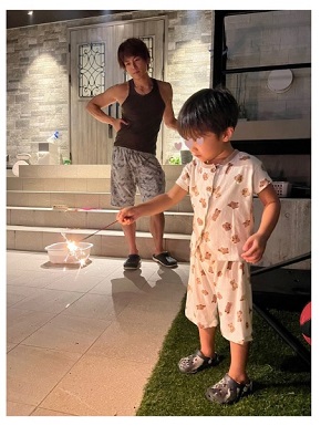 三男を見守る杉浦太陽