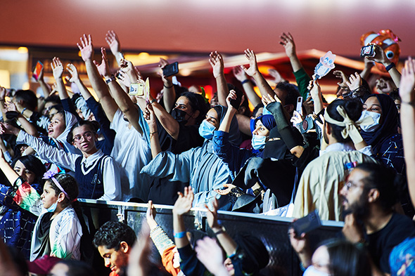 アニソンのコンサートステージに熱狂するサウジ国民