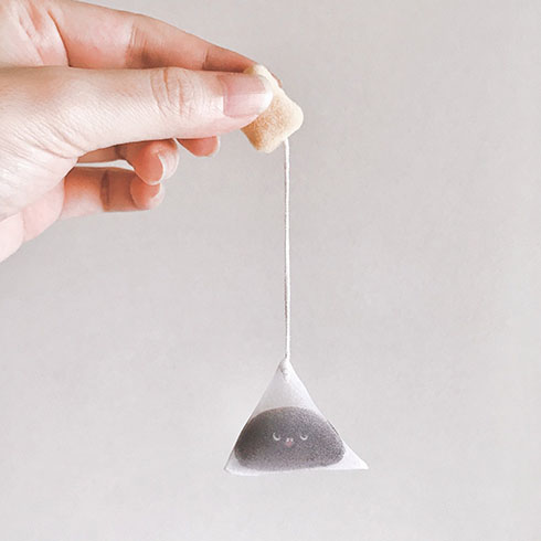 ティーバッグのぬいぐるみ・吊されているところ