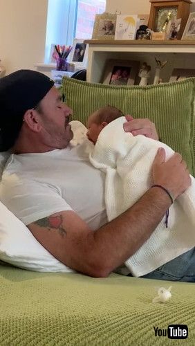 「Hungry Baby Tries to Breastfeed From Dad || ViralHog」