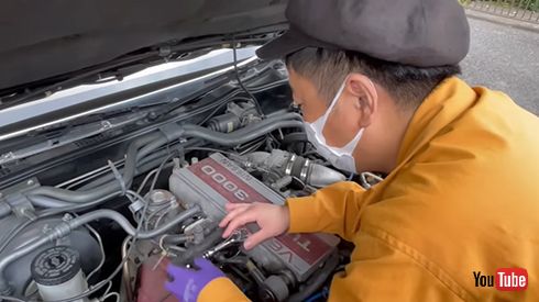 パーツ交換する黒瀬さん