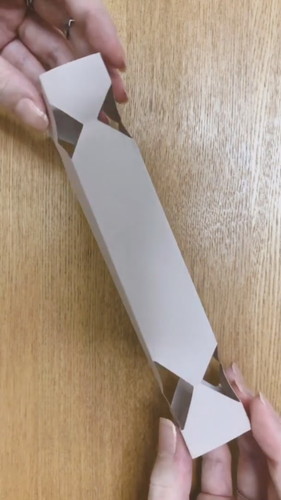 画用紙でラッピング