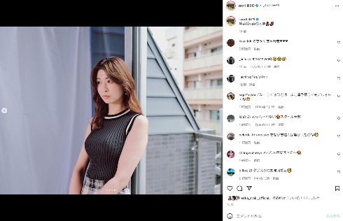 ファッションを公開する木村沙織