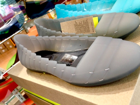 ダンゴムシシューズ