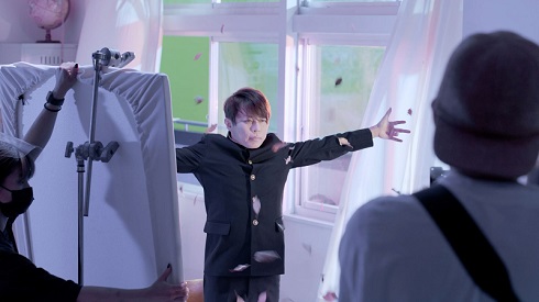 「東方アルカディアレコード」のCMで博麗霊夢のコスプレをした西川貴教