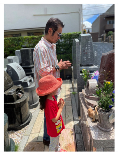 キャシー中島と勝野洋、ハルコちゃんが長女・七奈美さんお墓参り