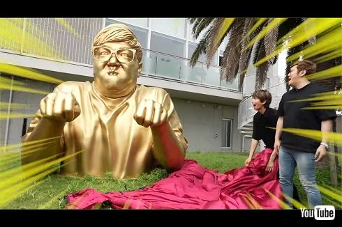 HIKAKIN黄金像に驚くはじめしゃちょー